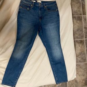 Universal Thread Target high rise skinny jeans in 14/32R